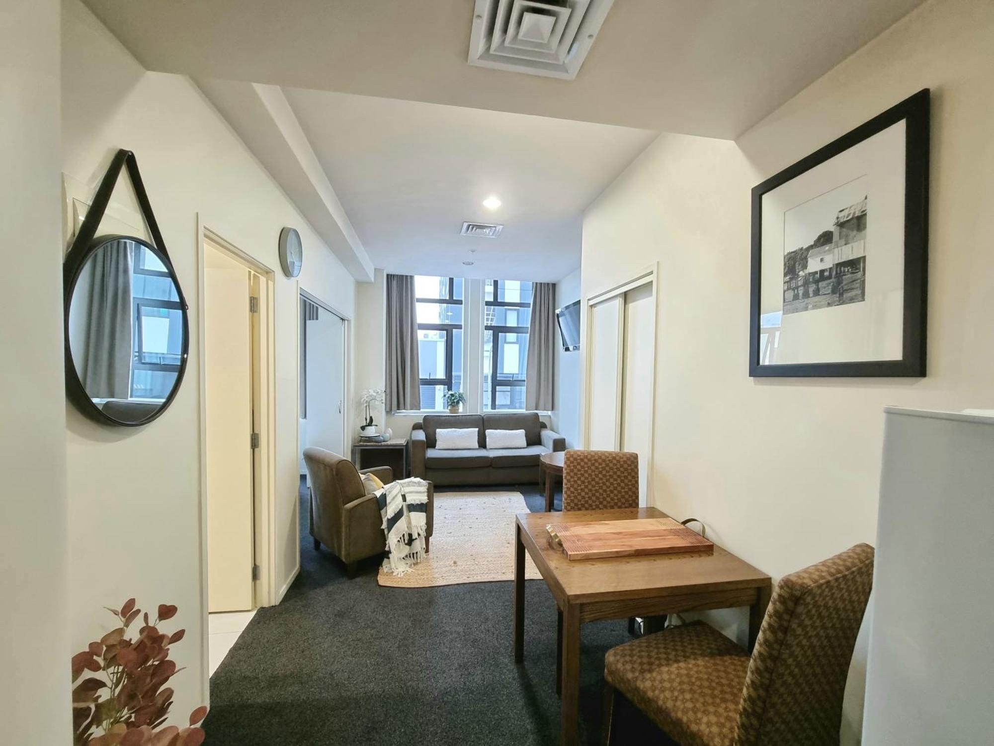 Urban Deco Apartment On Queen Street Окленд Номер фото