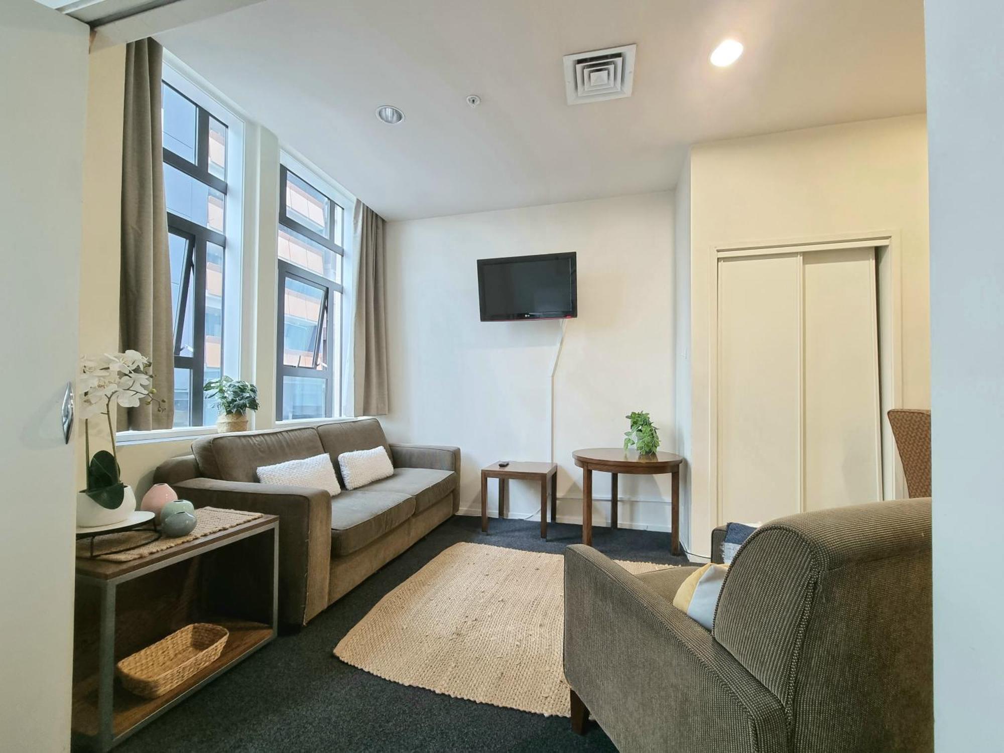 Urban Deco Apartment On Queen Street Окленд Номер фото